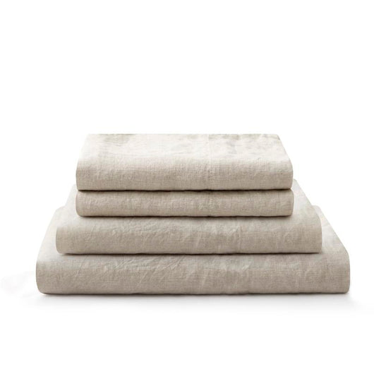 Linen bedset on bed